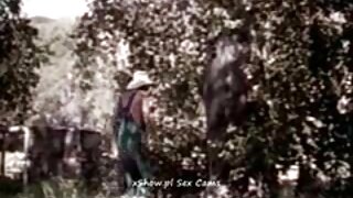Lustful amateur GF nhảy trên một Khó tinh ranh trong cowgirl vị sexviet quay len trí