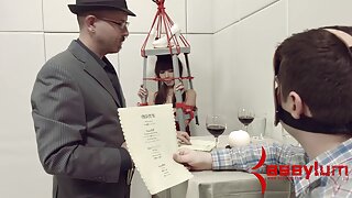 Quyến rũ sừng Babe Lucia sex viet nâm Nieto là fucked qua sừng khuy áo trong một nhà bị bỏ rơi